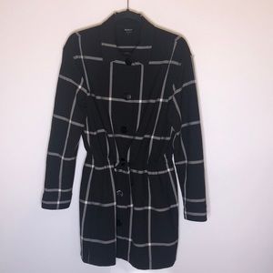 Fabulous Worth Button Up Dress with tie waist. It’s a gorgeous dress! EUC